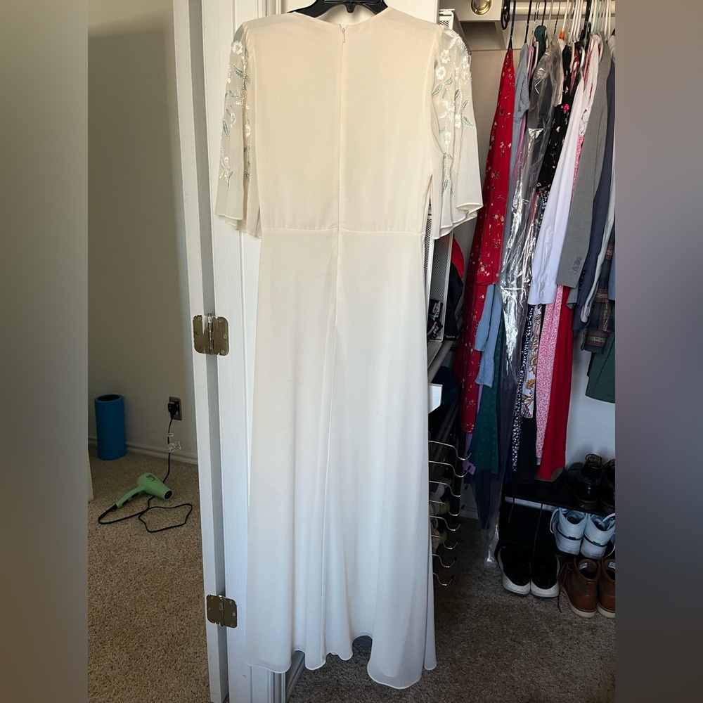 Hope and Ivy embroidery wedding dress - Picture 5 of 9